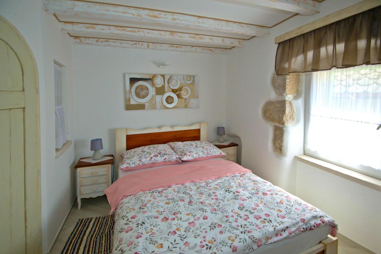 Apartment Sanjin More Antique Башка Екстер'єр фото